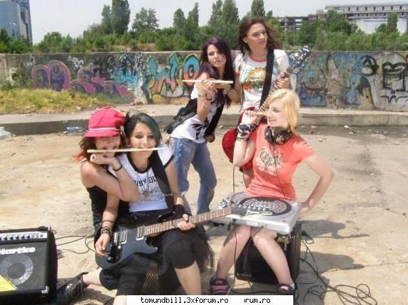 poze - lavi_th - Blaxy Girls
